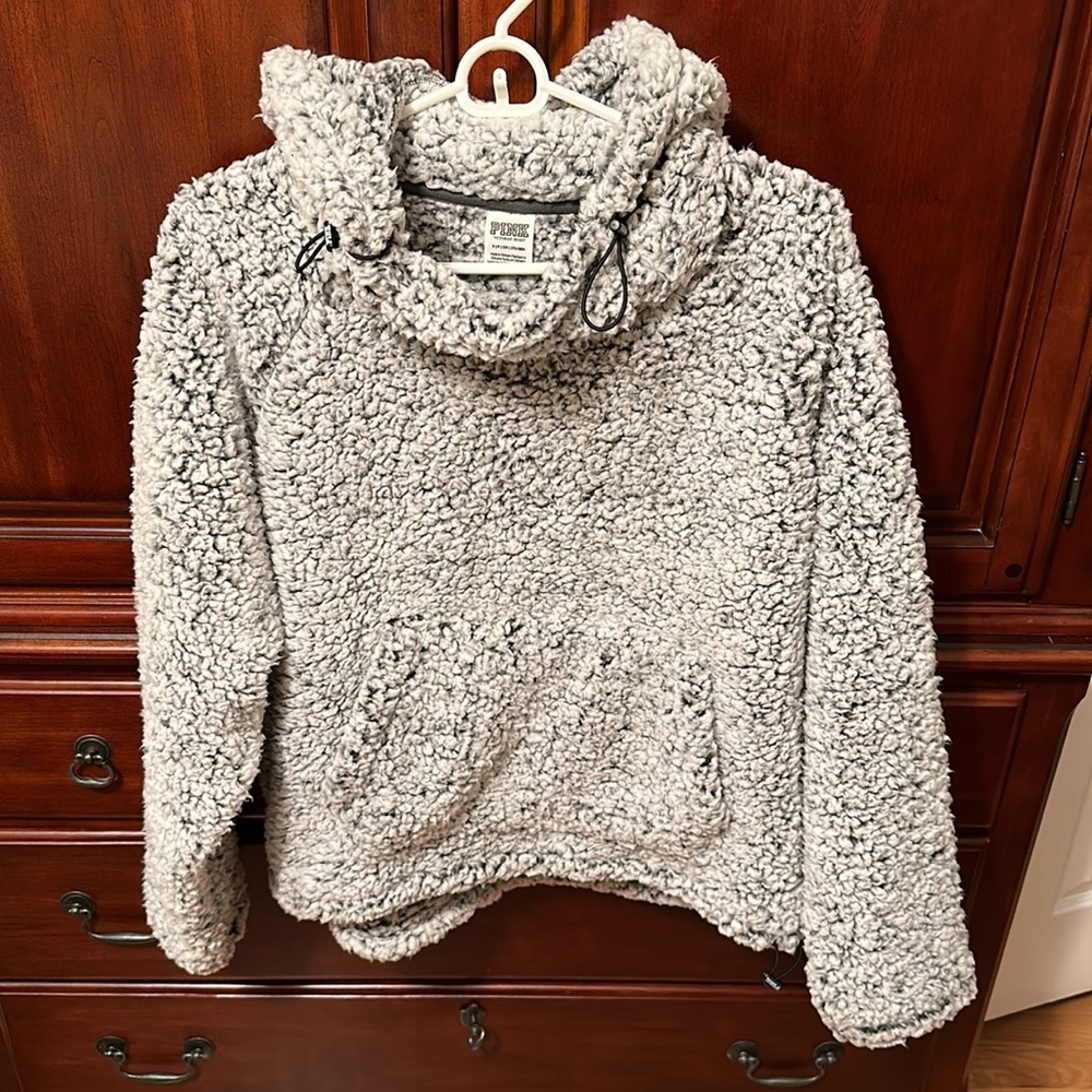 ❄️ Victoria’s Secret HOODIE SIZE SMALL ❄️